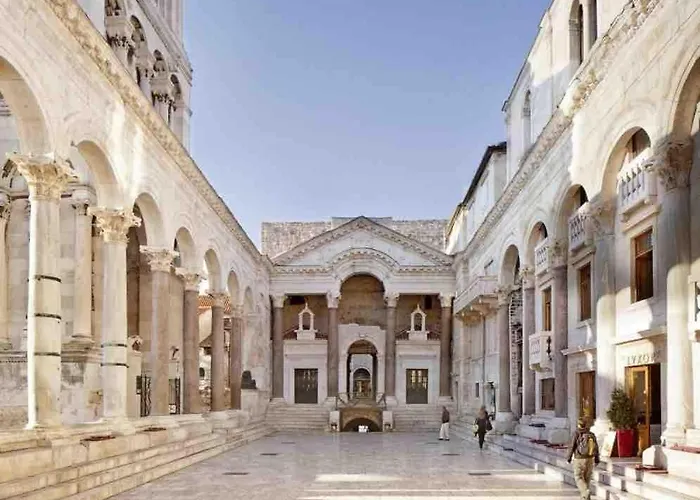 Mezo Near Diocletian Palace Apartment Split